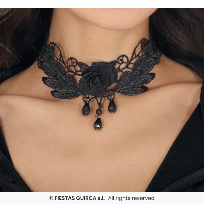 Collier brodée avec rose noir